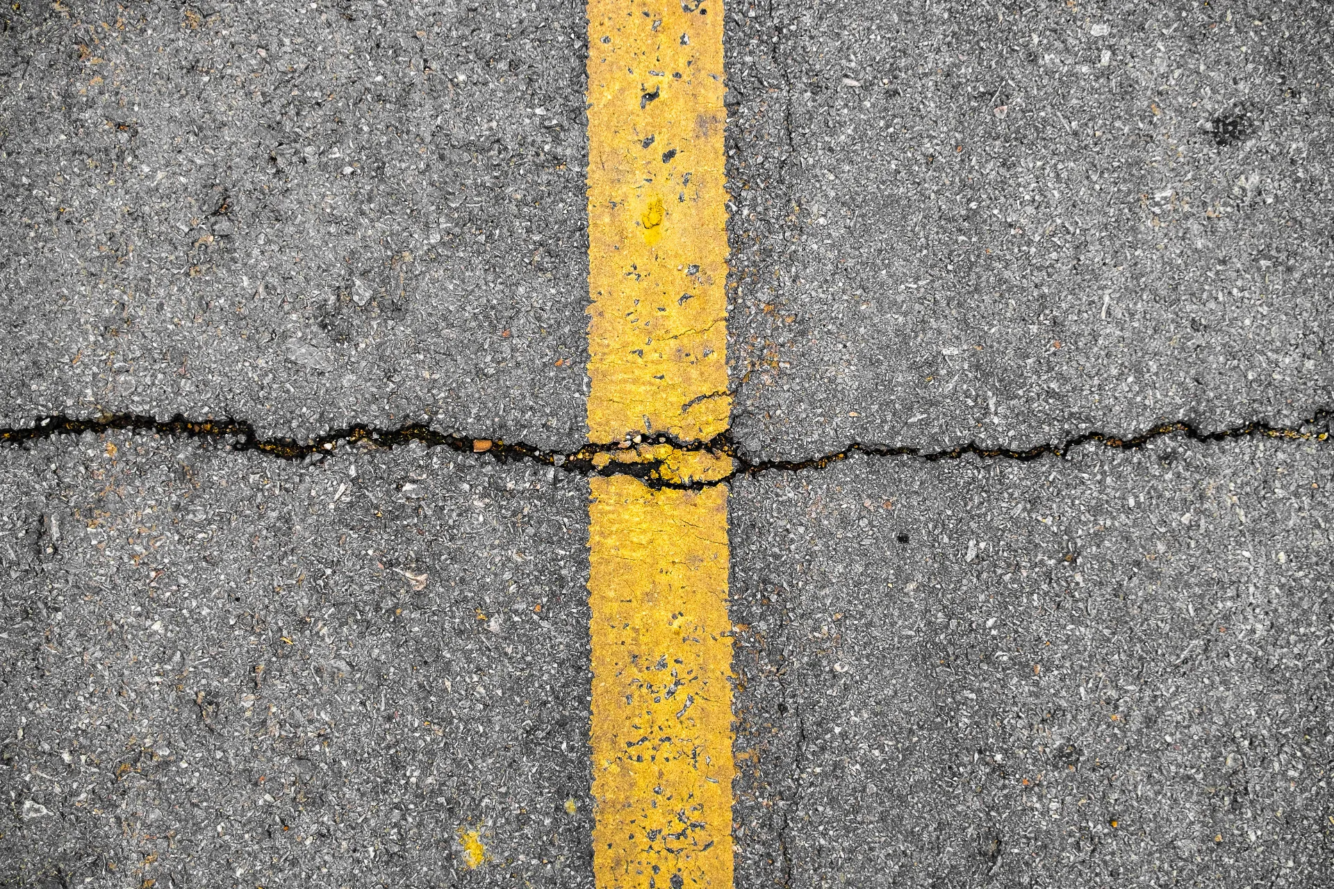 asphalt-crack-sealing-denver